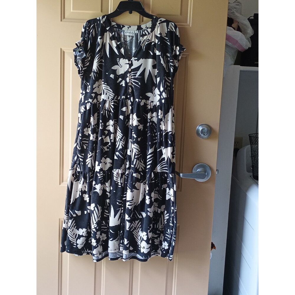 Wonderly Black Cream Tropical Tiered Midi Dress Pockets Henley Large